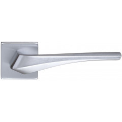 Extreza Hi-Tech GIRA (Гира) 108 на розетке R11 матовый хром F05