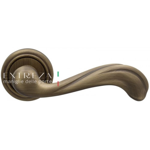 Extreza NINA (Нина) 317 на розетке R01 матовая бронза F03