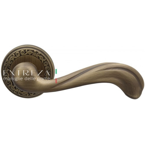Extreza NINA (Нина) 317 на розетке R06 матовая бронза F03