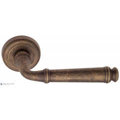 Дверная ручка на круглом основании Fratelli Cattini "FARFALLA" D1-BA античная бронза