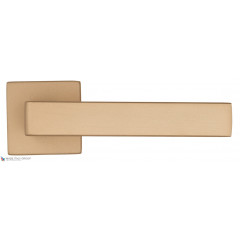 Дверная ручка на квадратном основании Fratelli Cattini "BOOM" 8FS-BS матовая латунь