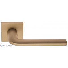 Дверная ручка на квадратном основании Fratelli Cattini "LINEA" 8FS-BS матовая латунь