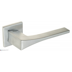 Дверная ручка на квадратном основании Fratelli Cattini "OSSIS" 8FS-CS матовый хром