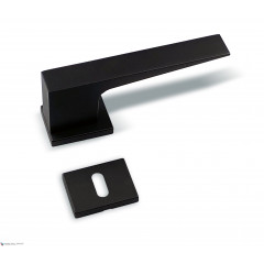 Дверная ручка на прямоугольном основании Fratelli Cattini "YOLA" 6-NM матовый черный