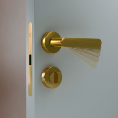 KRONA KOBLENZ  Замок магнитный с доводчиком дверной ручки под сантехническую завертку матовое золото